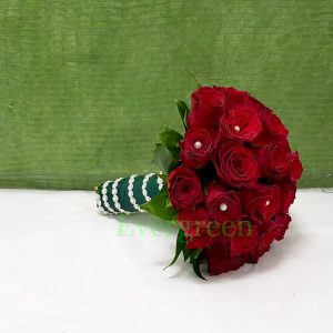 Bidermajer – 077 Bidermajer od crvenih ruža sa biserima