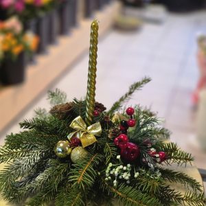 Novogodišnji aranžmani – 029 – Novogodisnja ikebanica za sto